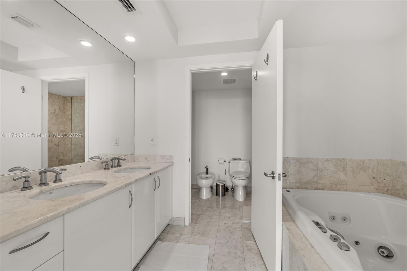 JADE RESIDENCES AT BRICKEL - Residential