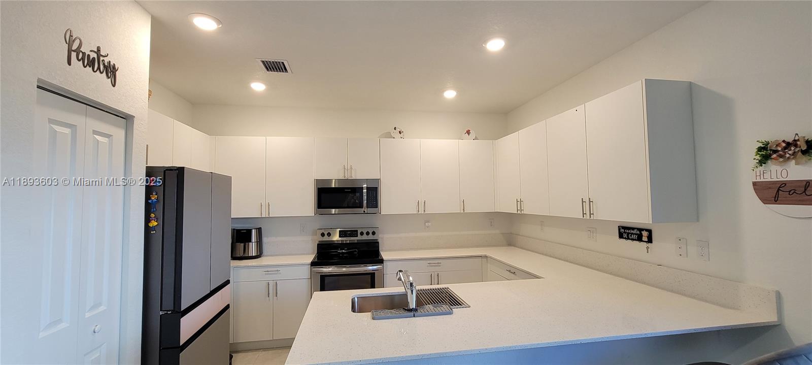 PINE ISLE - Residential