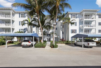 915 S Bay Colony Dr S S Juno Beach FL 33408