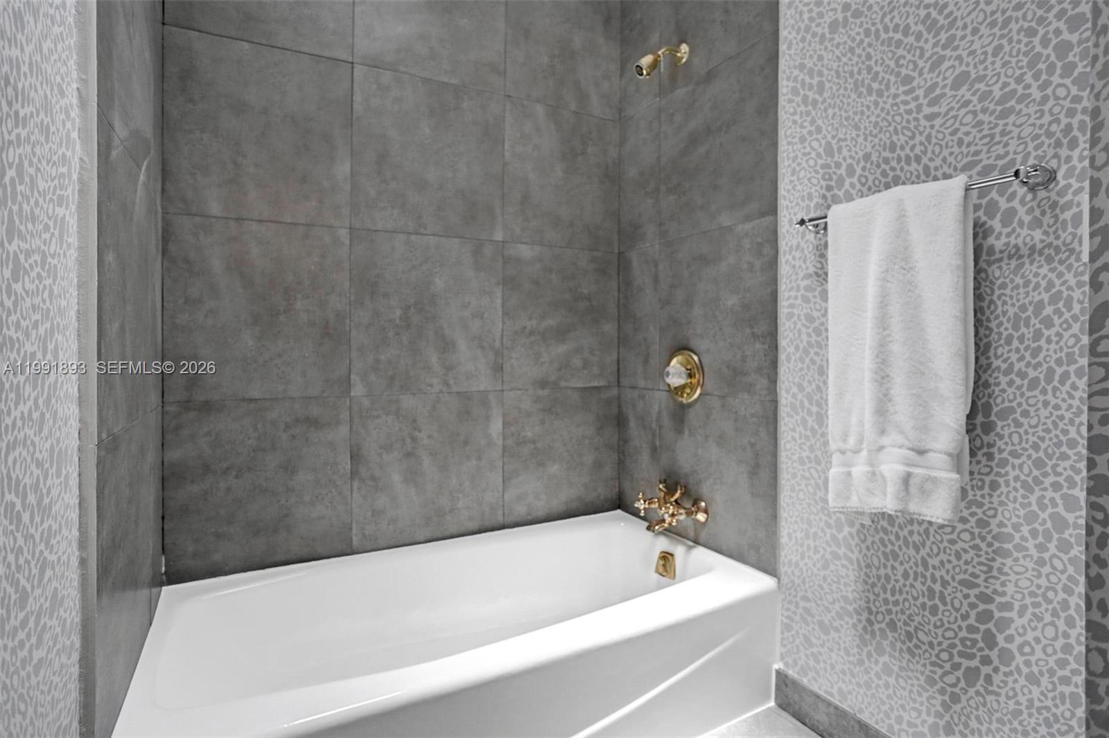 C GAB COUNTRY CLUB SEC 6 - Residential Lease