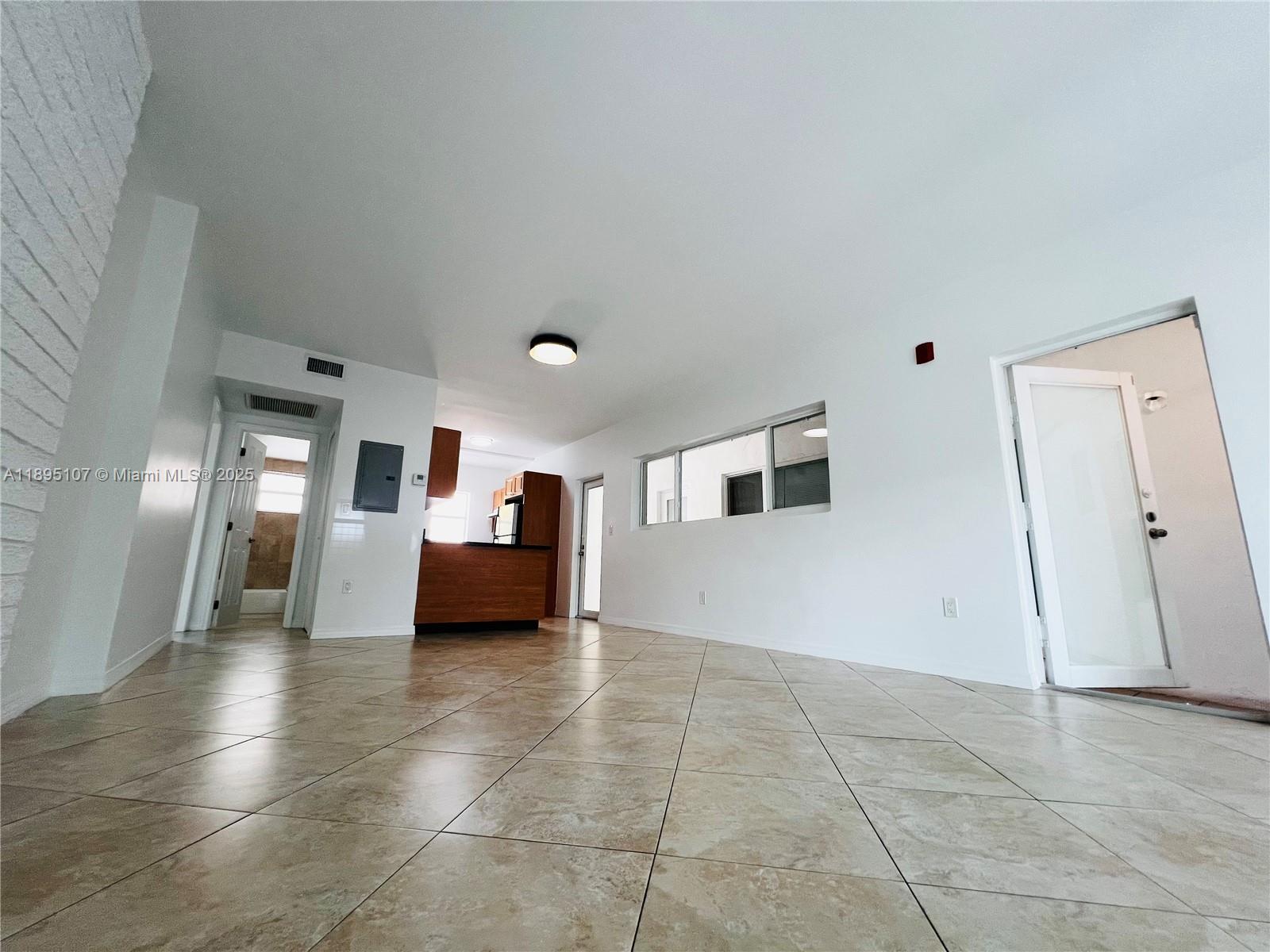 946 Bay Dr 5