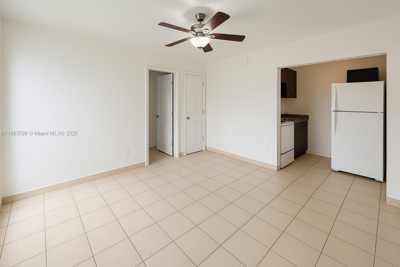 Studio with Full Kitchen
Why settle for less? This stylish studio offers a full kitchen, on-site laundry, and the comfort of a true apartment building—not a back-house setup. Located steps from shops, groceries, and public transit, it’s the ideal mix of convenience and comfort. (24 Hour Approval. First & Deposit)