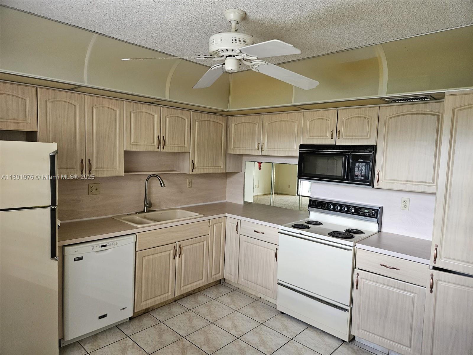 LAKES OF CARRIAGE HILLS - Residential