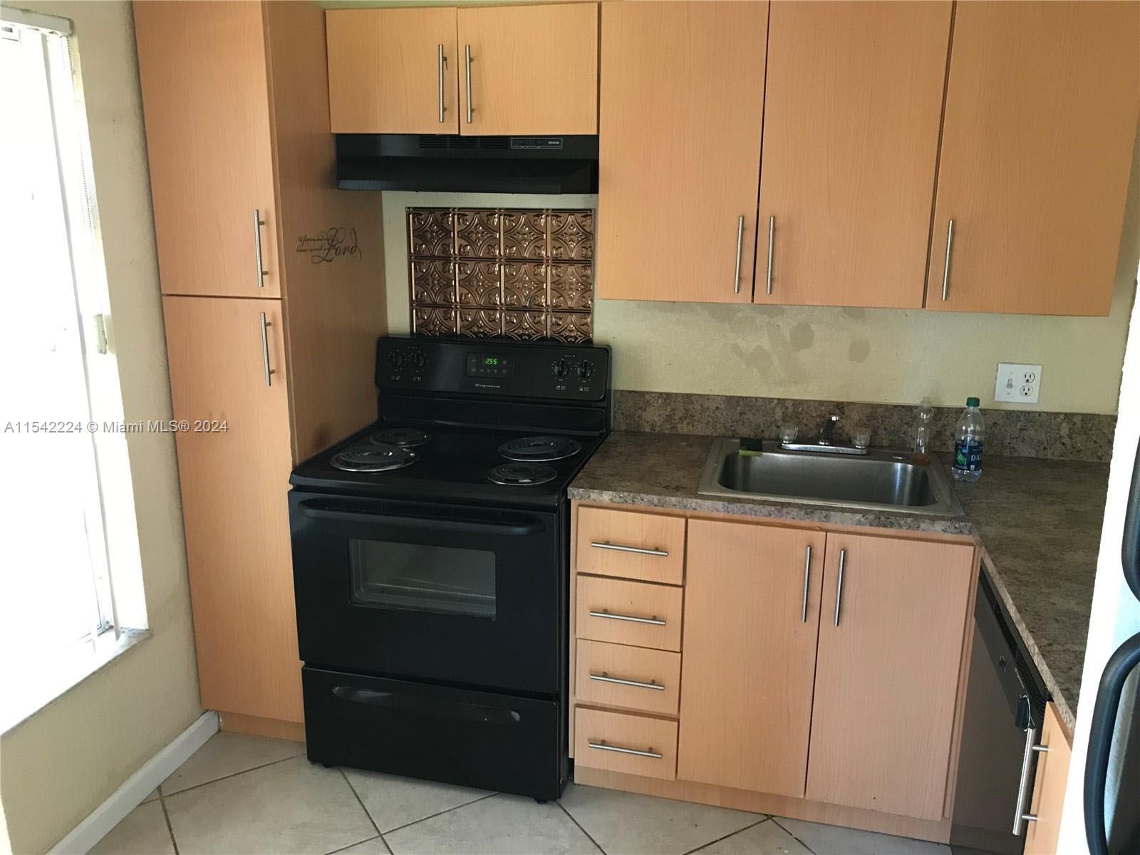 MOTIVATED SELLER!! Very nice apartment 1/1. Good tenant. Complex is under renovations for 40 years reinspection.
EQUAL HOUSING OPPORTUNITY.
