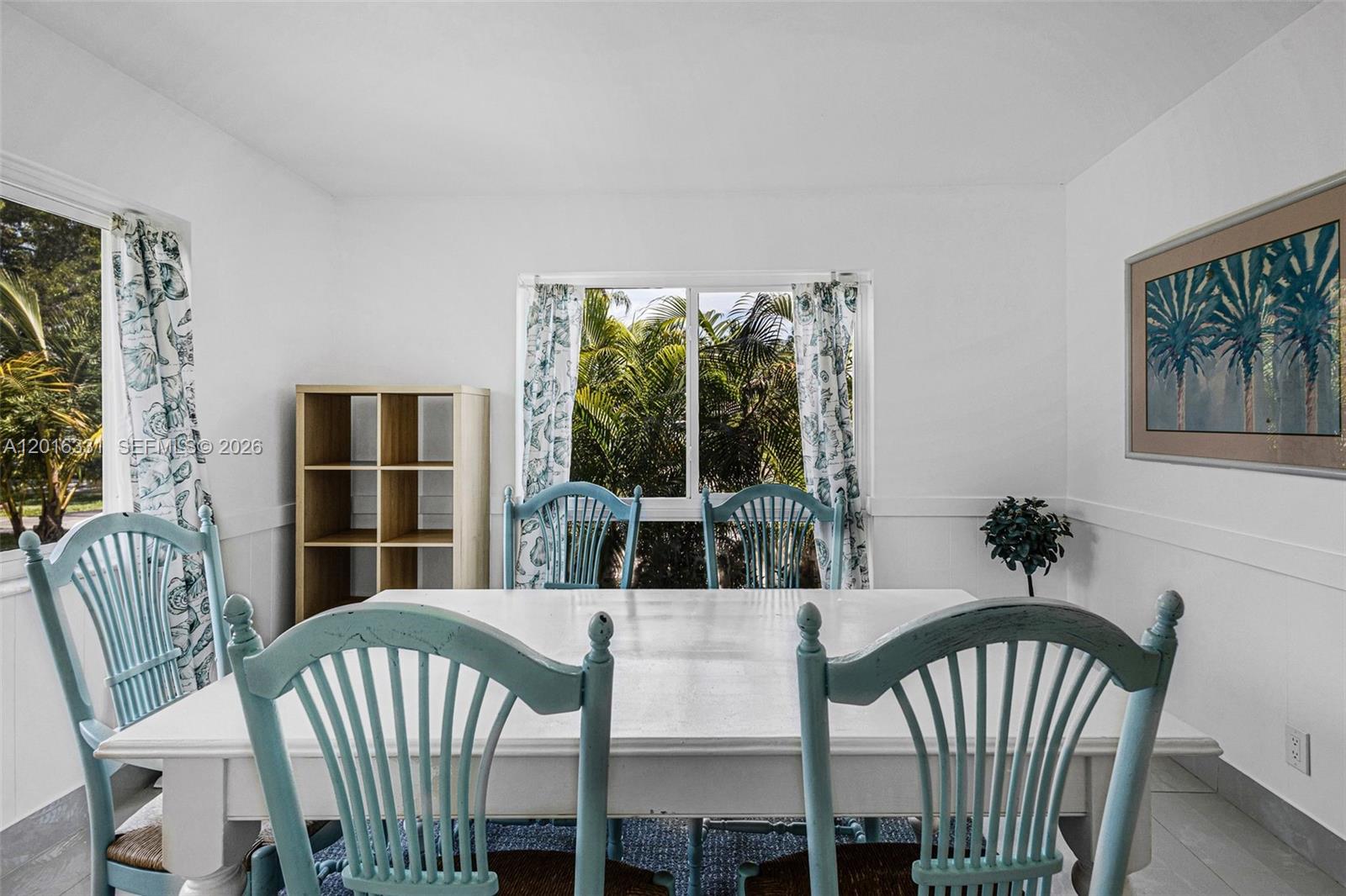 HOLLYWOOD HILLS - Residential