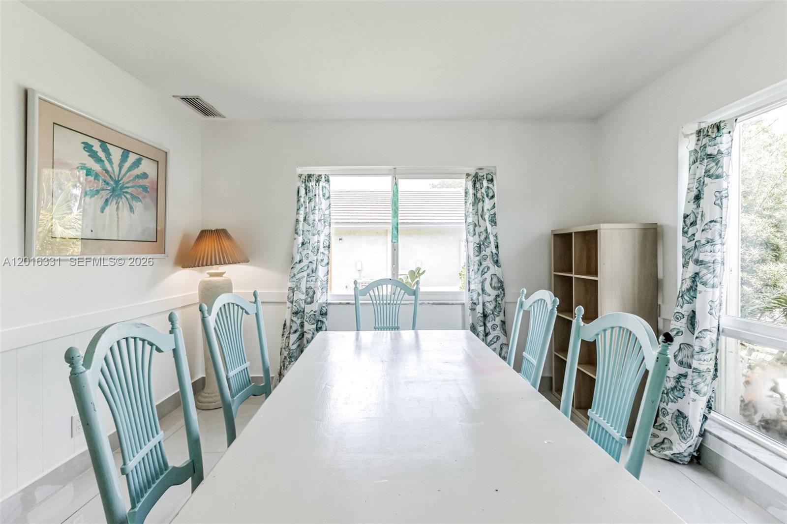 HOLLYWOOD HILLS - Residential