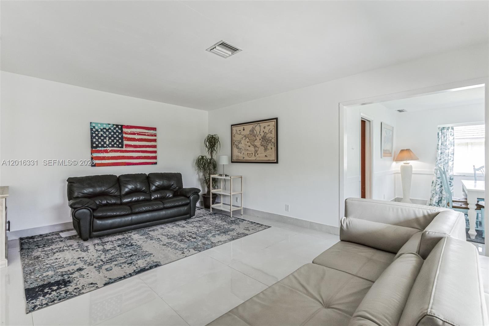 HOLLYWOOD HILLS - Residential