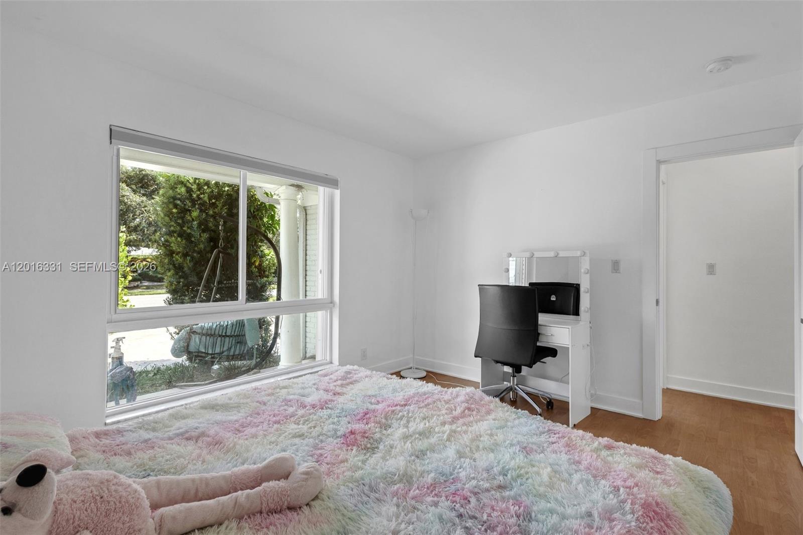 HOLLYWOOD HILLS - Residential