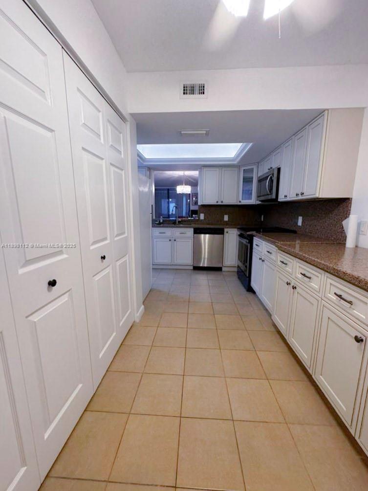 32 OF PALM SPRINGS 3 COND - Residential Lease