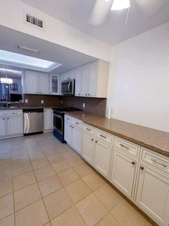 32 OF PALM SPRINGS 3 COND - Residential Lease