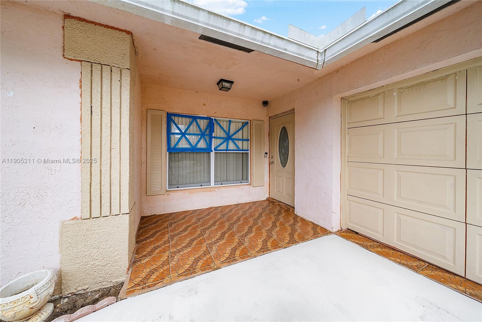 5930 W Lincoln Cir W