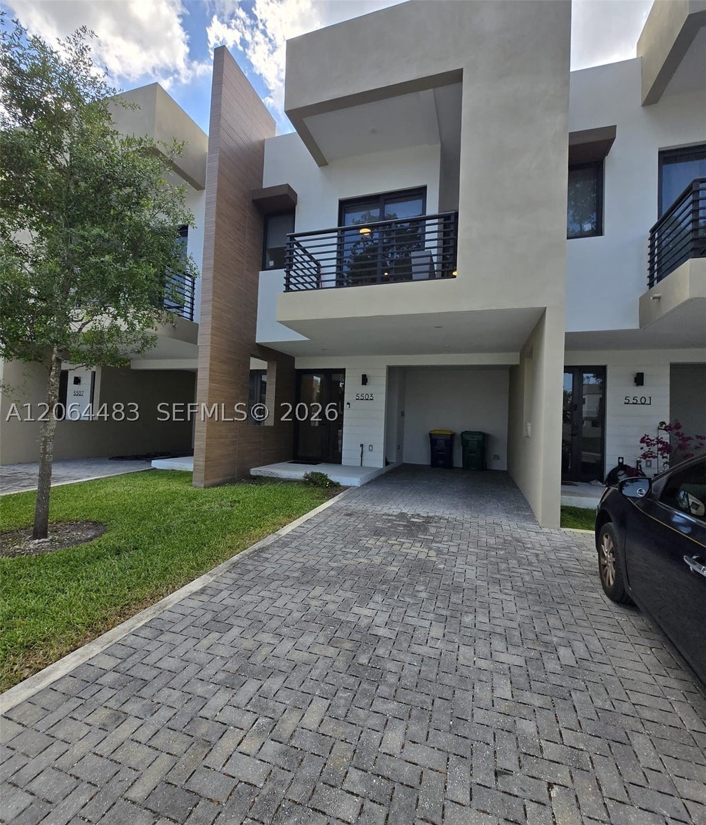 Photo of 5503 W Oak Way #5503, Dania Beach, FL 33314 (MLS # A12064483)