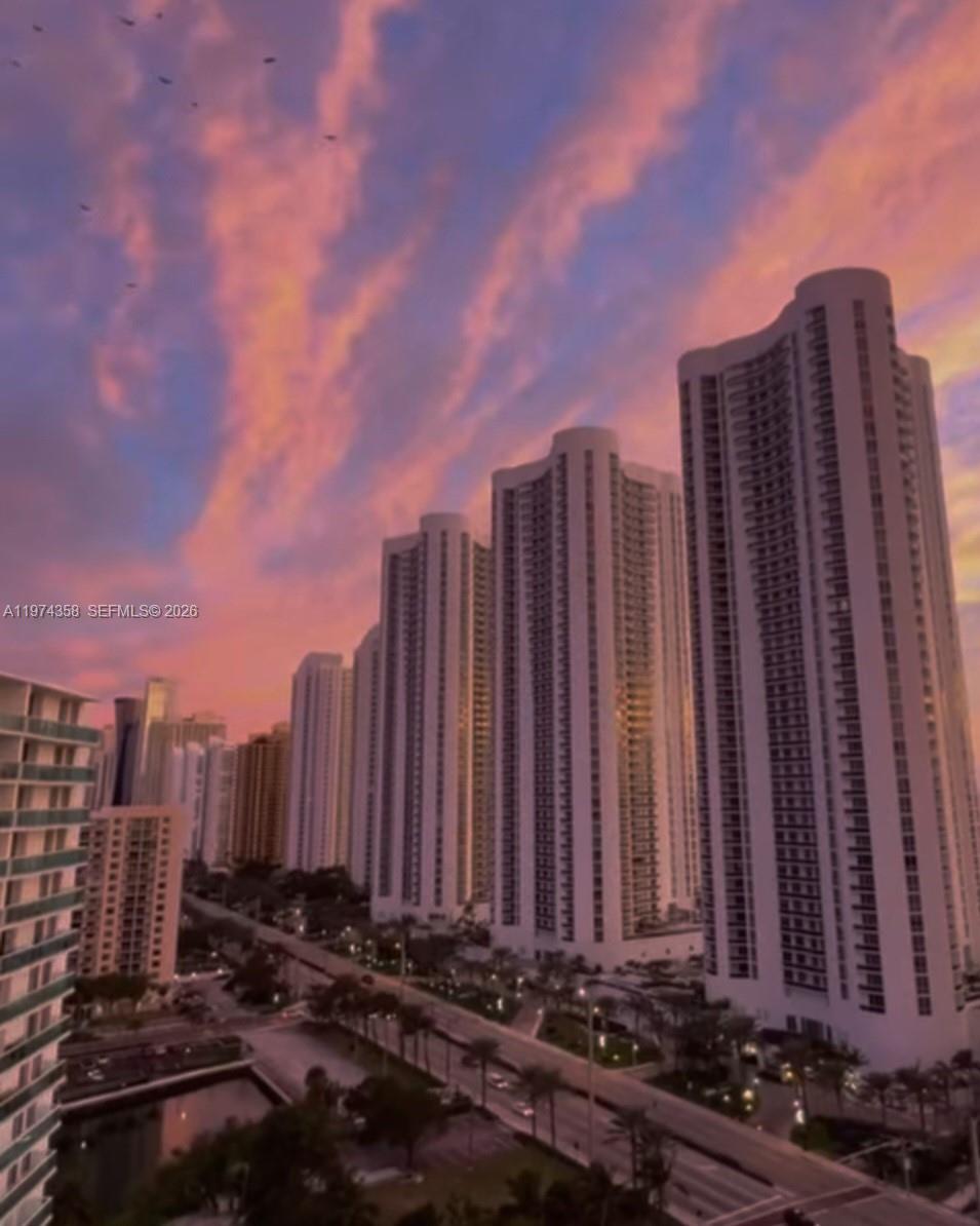 PLAZA OF AMERICAS CONDO P - Residential Lease