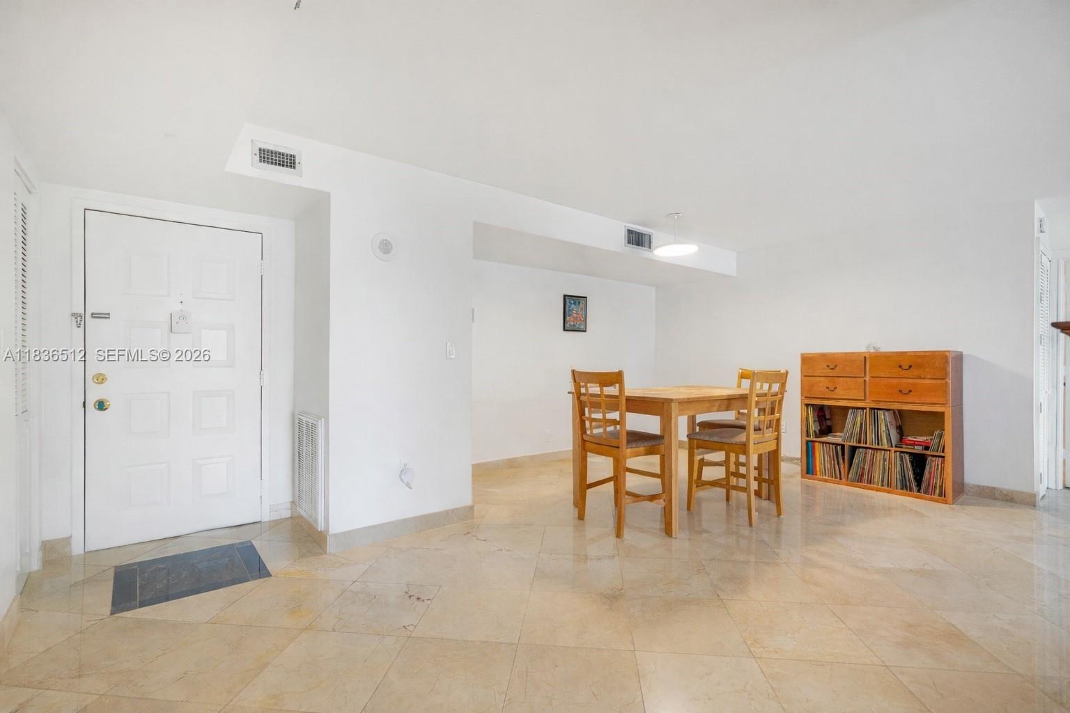 SUMMIT CONDO - Residential