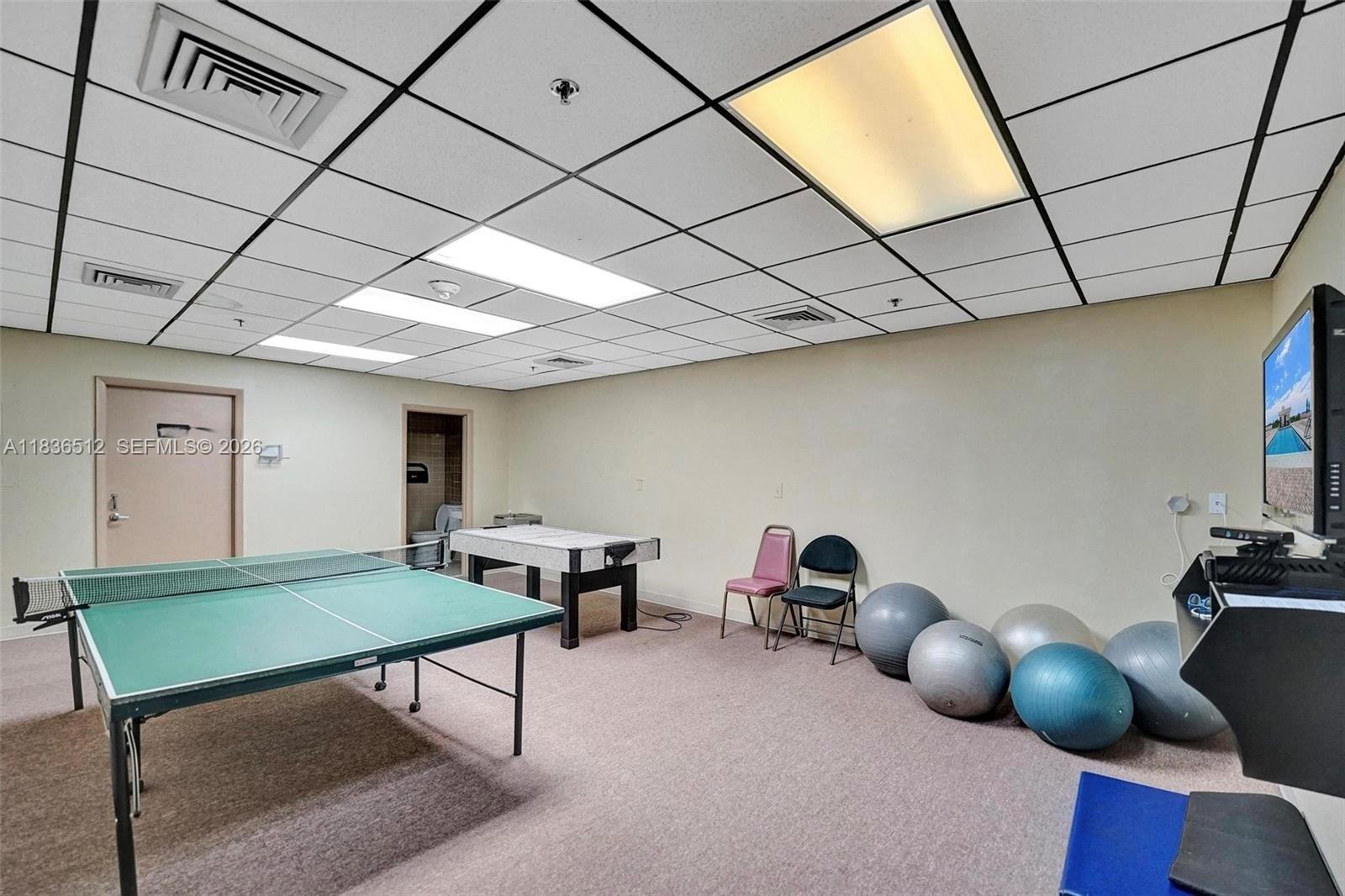 SUMMIT CONDO - Residential