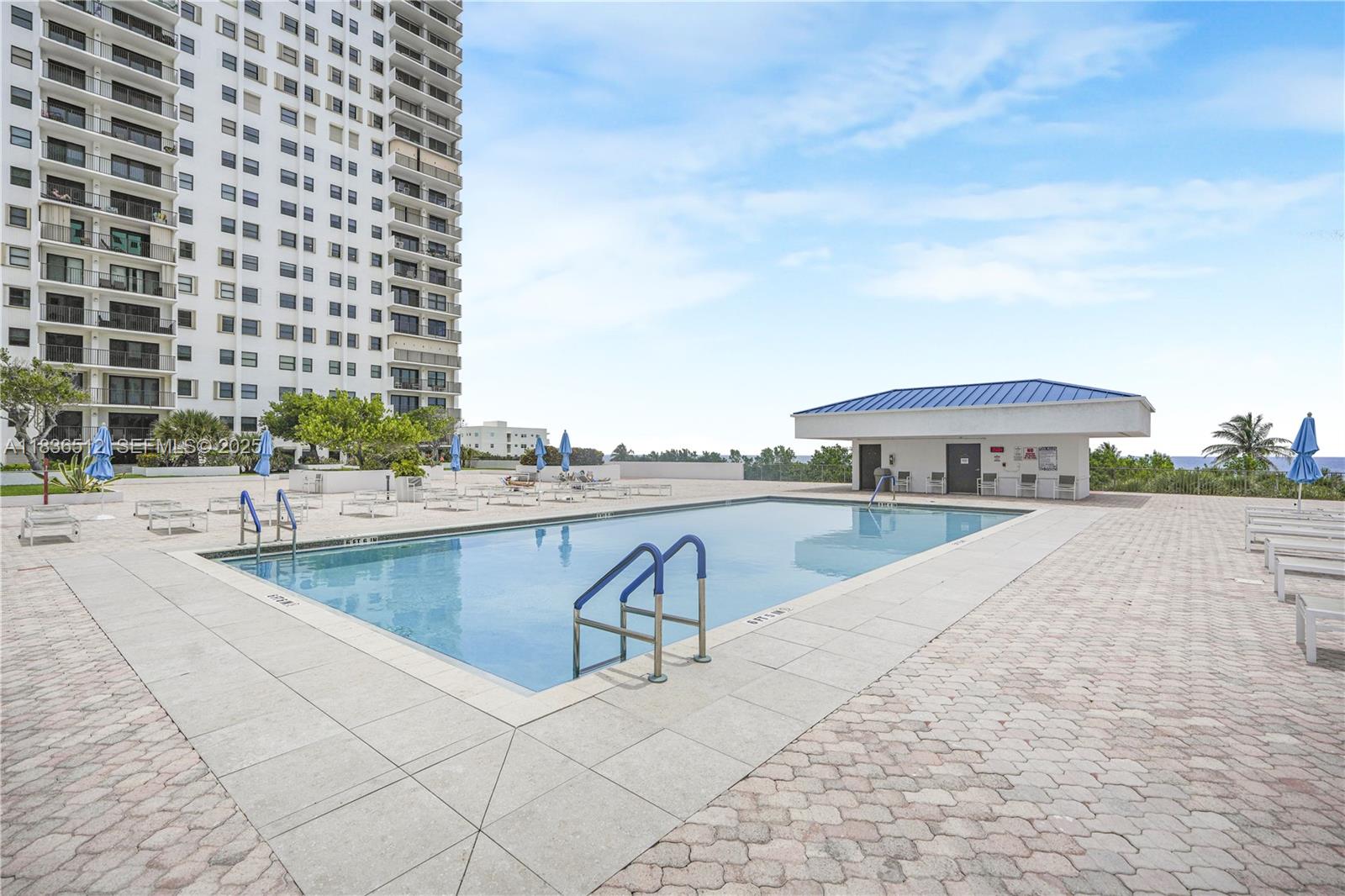 SUMMIT CONDO - Residential