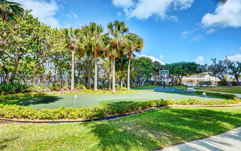 SUMMIT CONDO - Residential