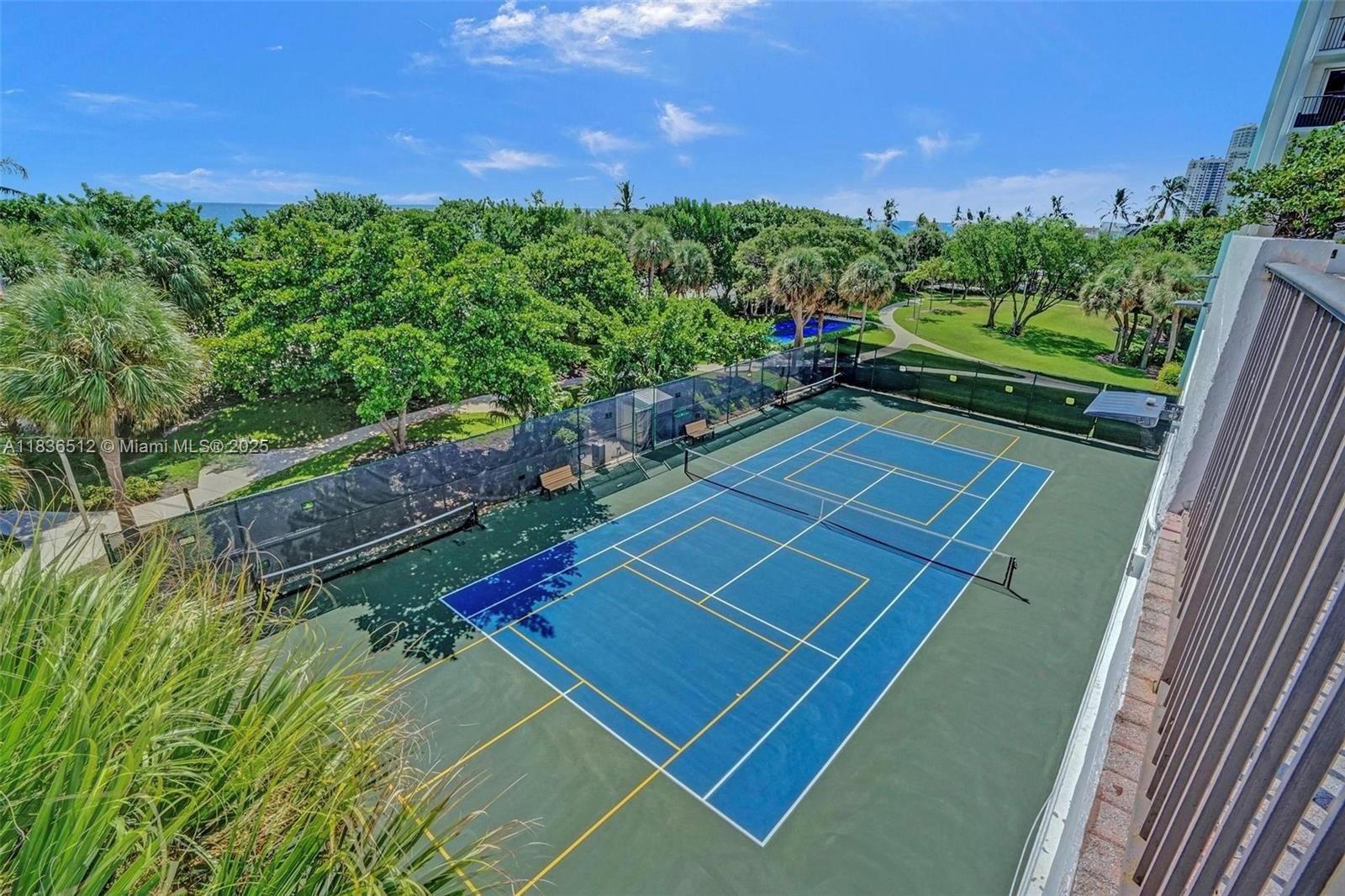 SUMMIT CONDO - Residential