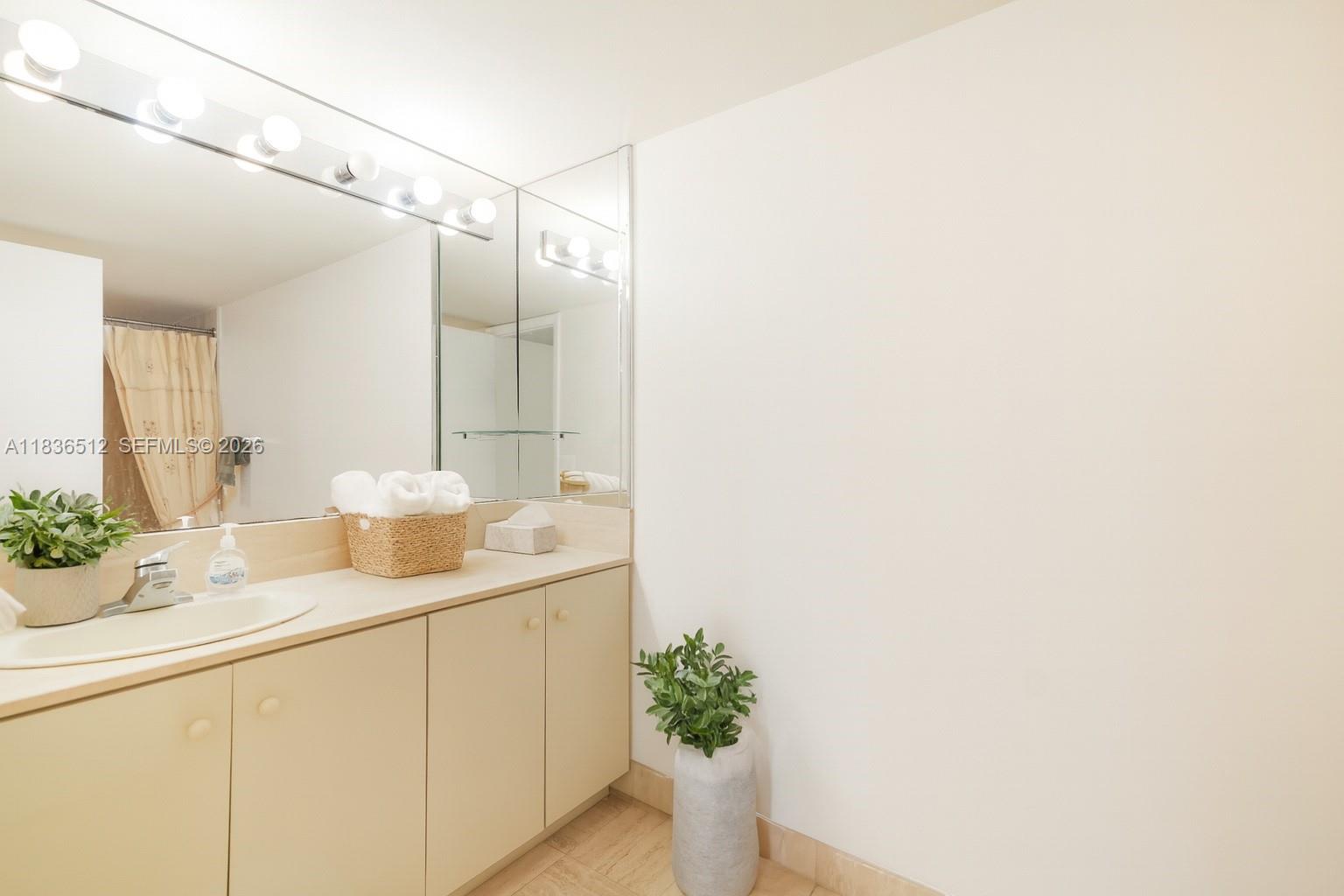 SUMMIT CONDO - Residential