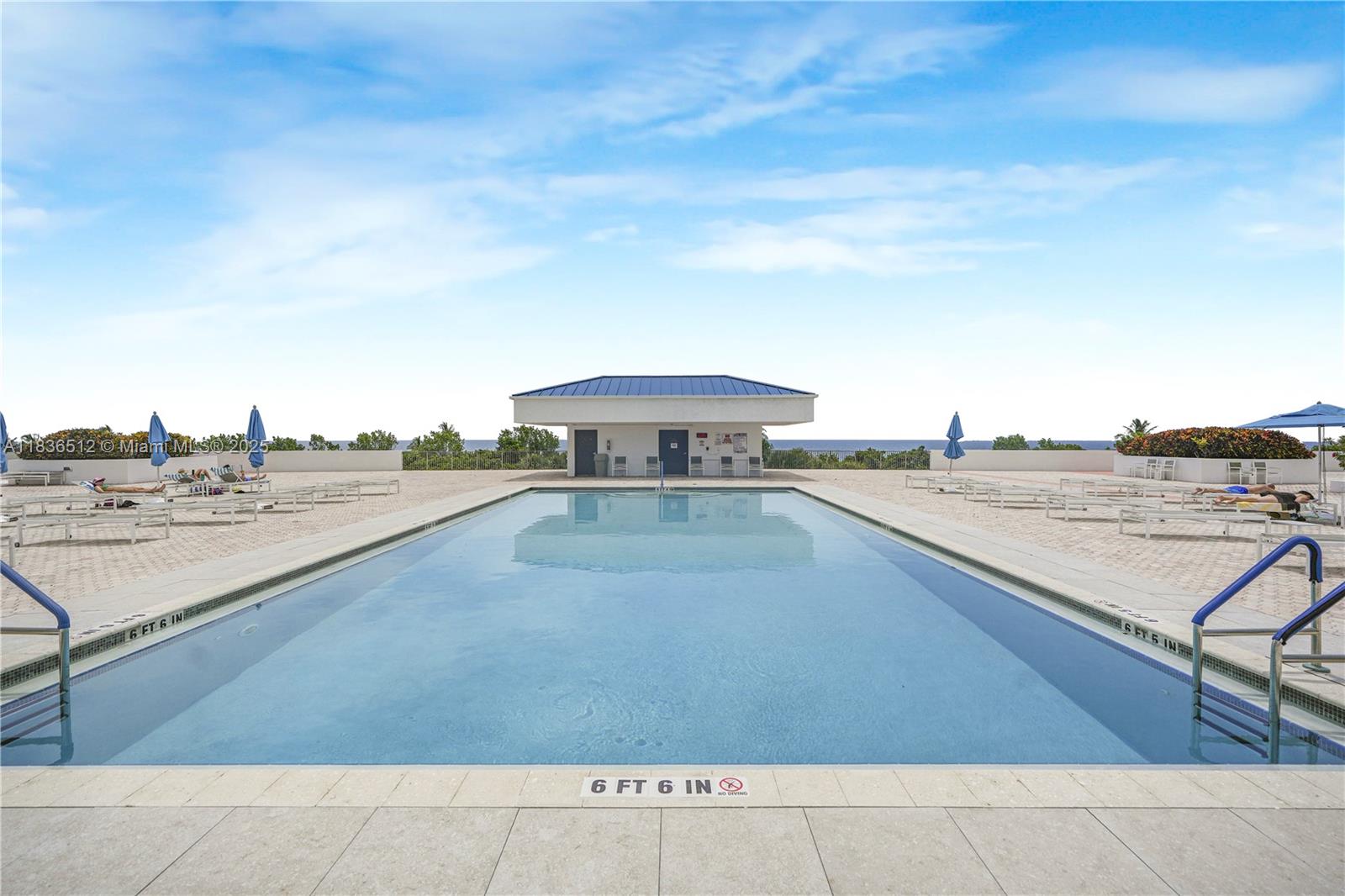 SUMMIT CONDO - Residential