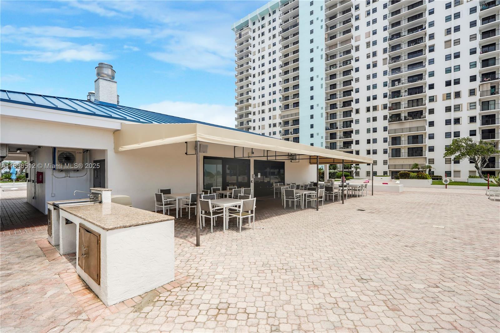 SUMMIT CONDO - Residential