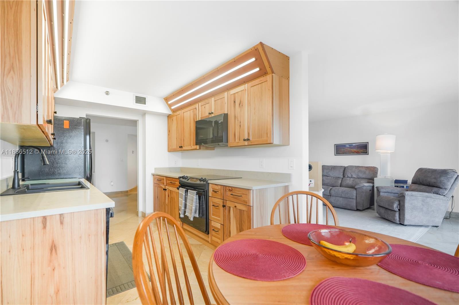 SUMMIT CONDO - Residential