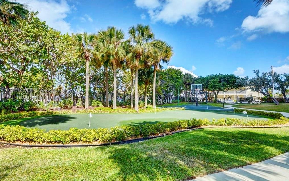 SUMMIT CONDO - Residential