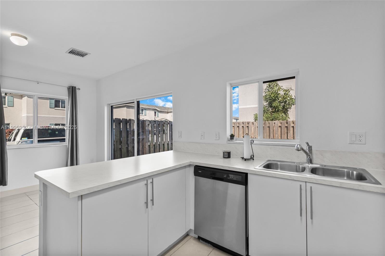 FOREST PARK VILLAS - Residential