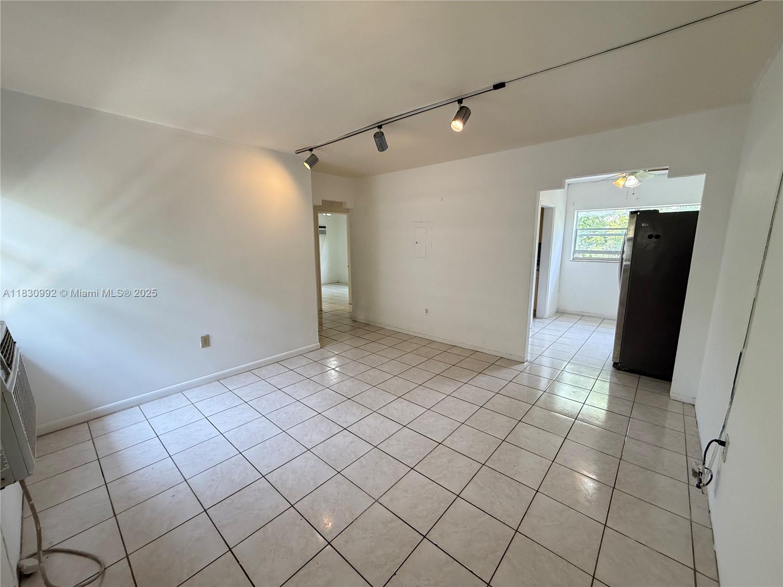 518 Santander Ave 3