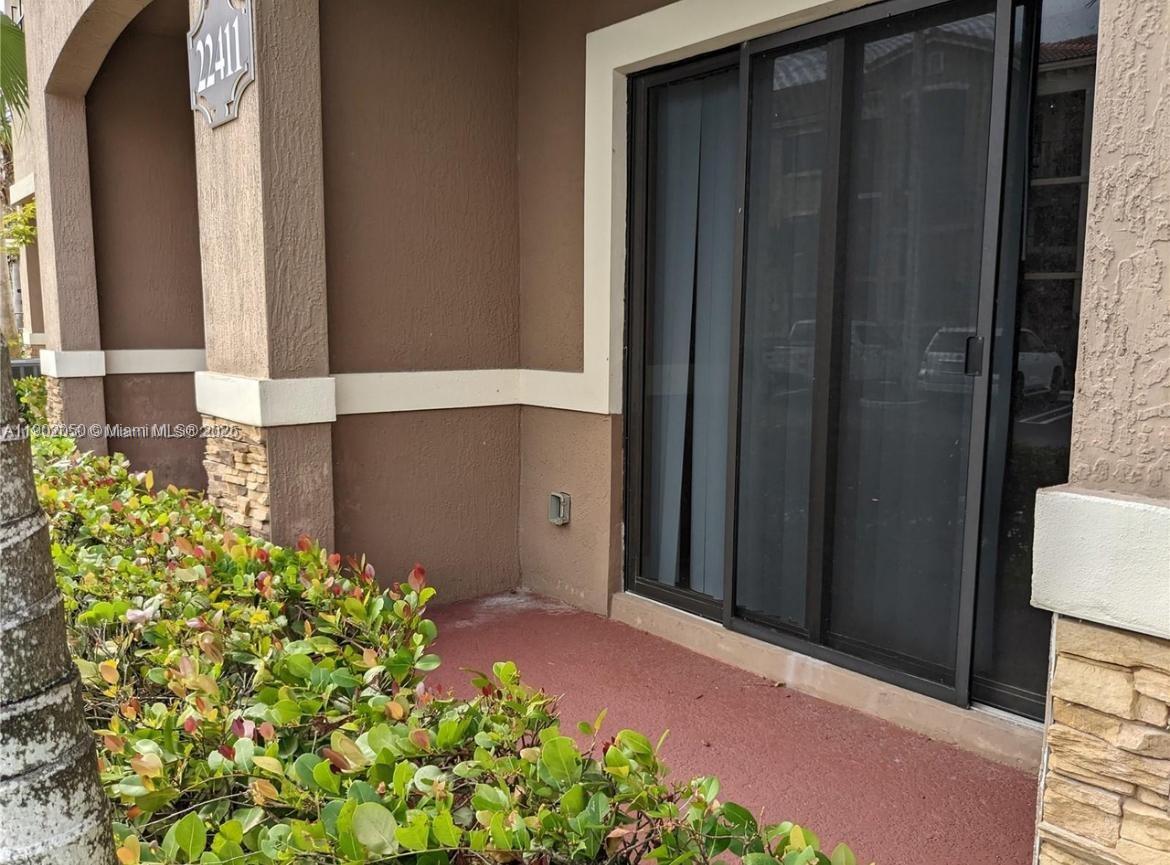 THE COURTS AT BAYSHORE I - Residential Lease