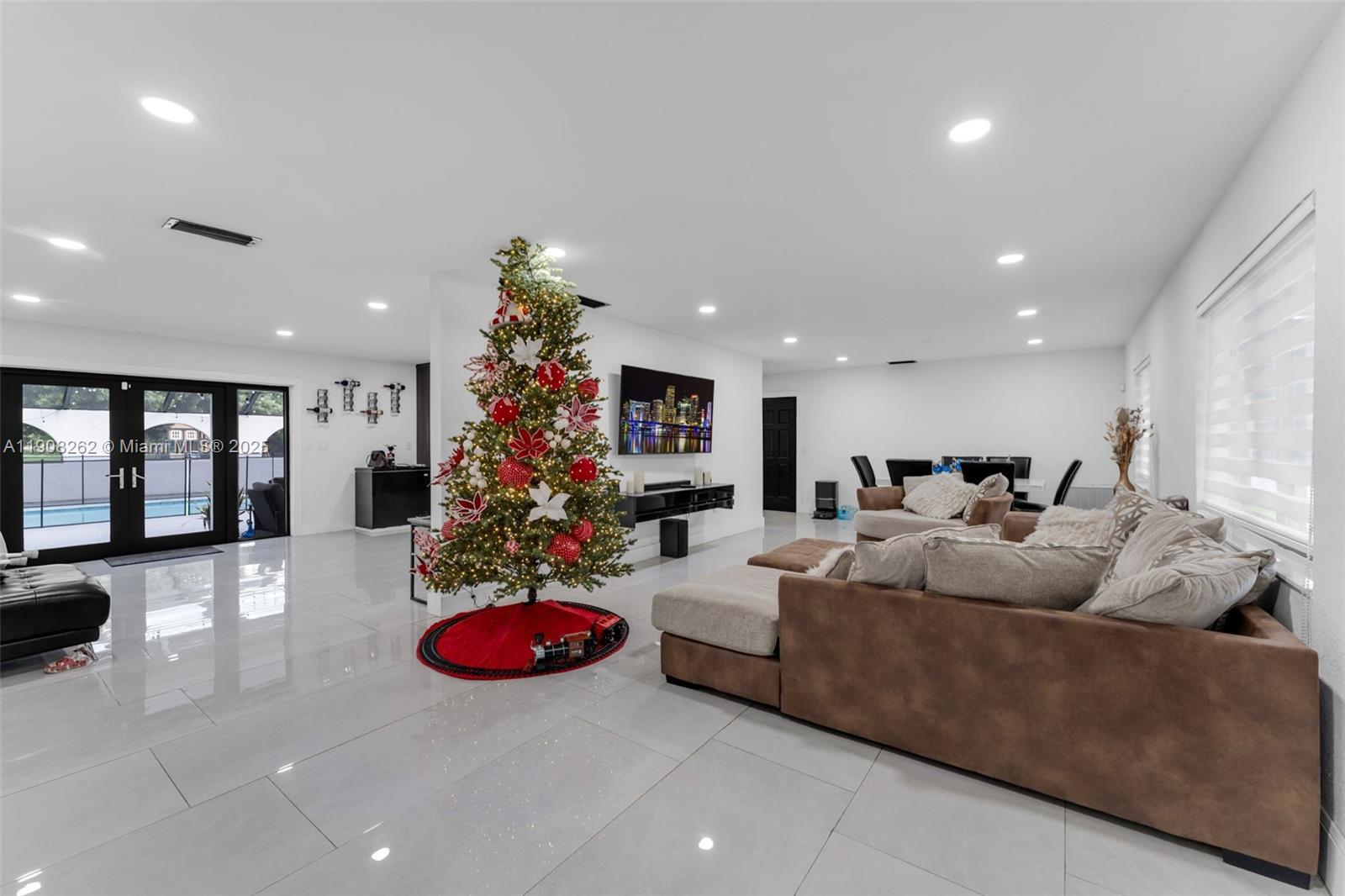 SWEETWATER ESTATES SUB - Residential