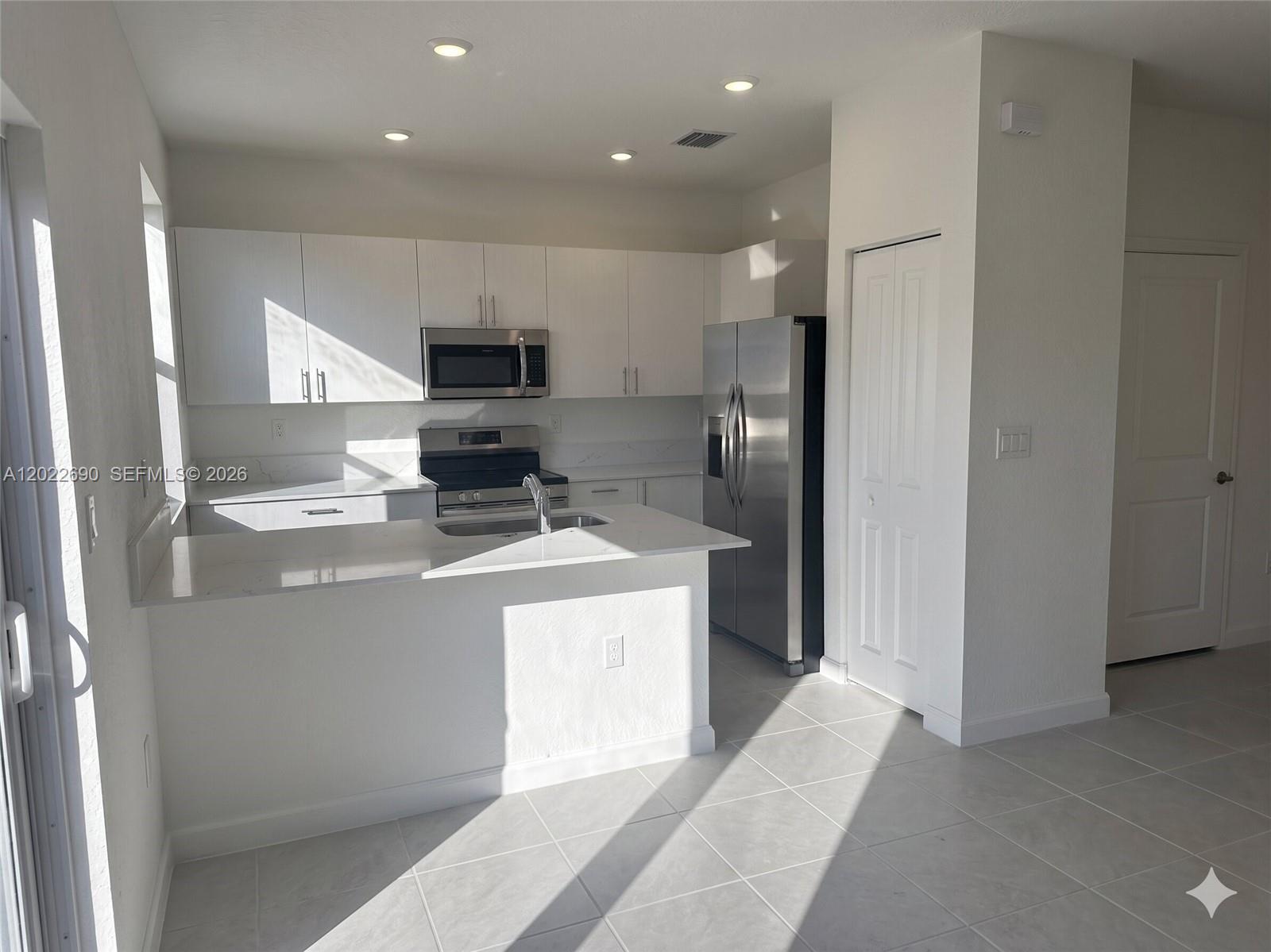 29281 SW 163RD CT, Homestead, FL, 33033/$379,900 3 29281 SW 163RD CT