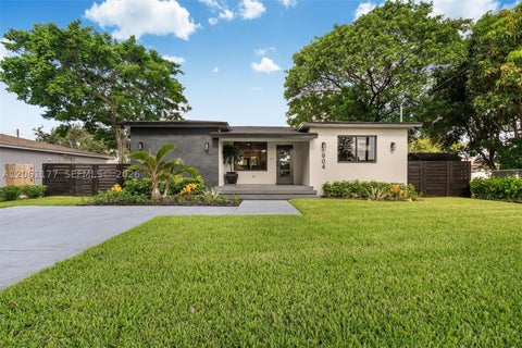 Photo of 904 NW 6th Ter, Hallandale Beach, FL 33009 (MLS # A12061177)