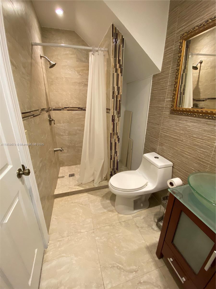 MARQUIS VILLAS I CONDO - Residential Lease