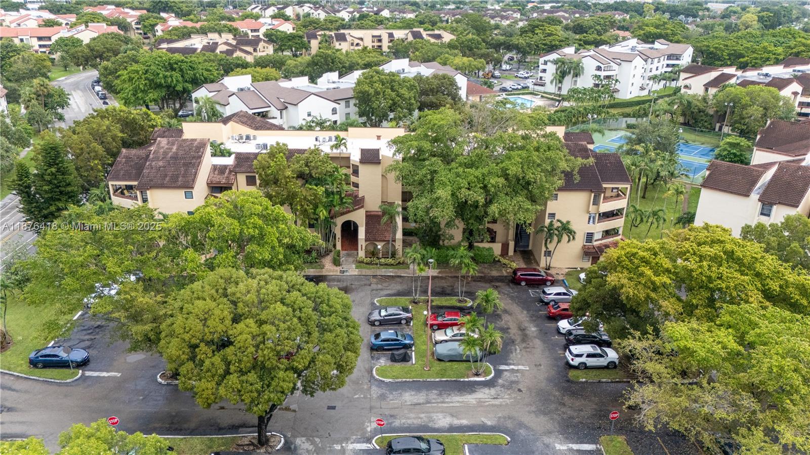 KENLAND POINTE CONDO IV - Residential