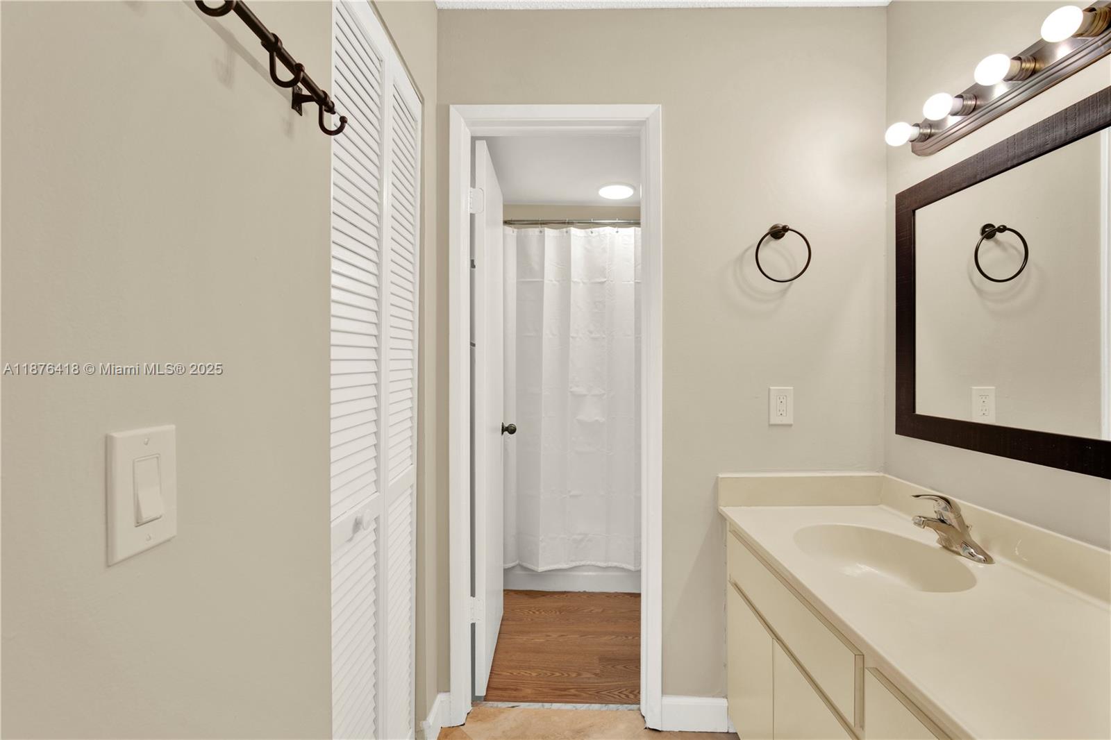 KENLAND POINTE CONDO IV - Residential