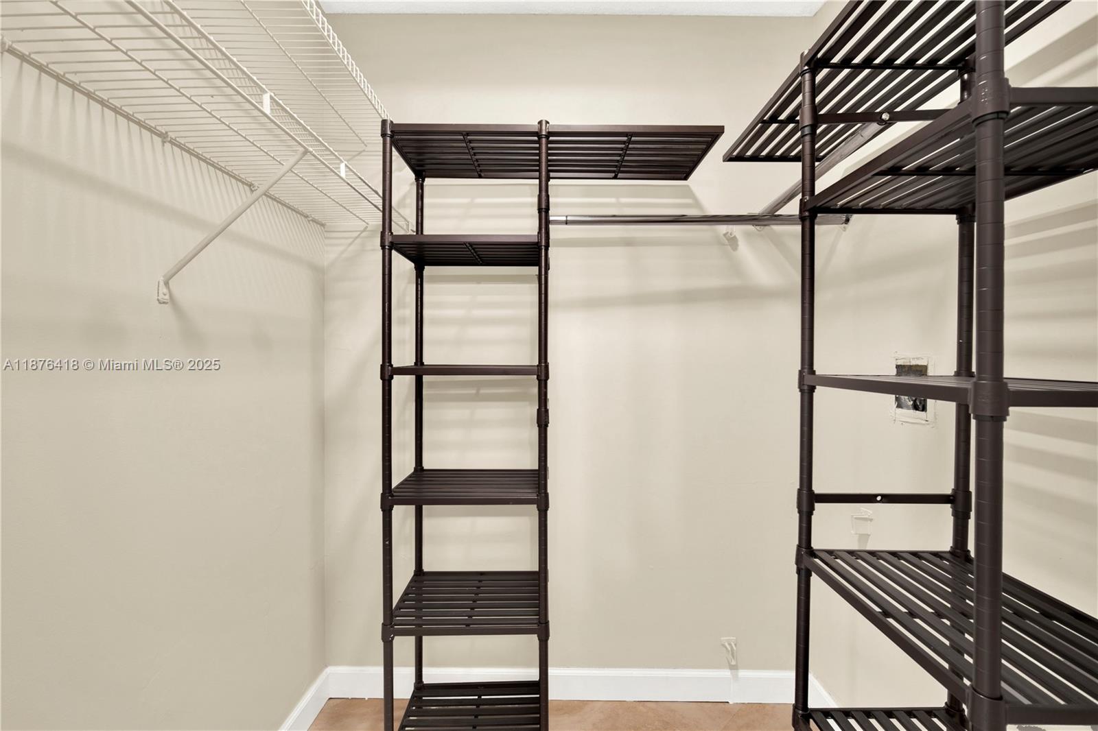 KENLAND POINTE CONDO IV - Residential