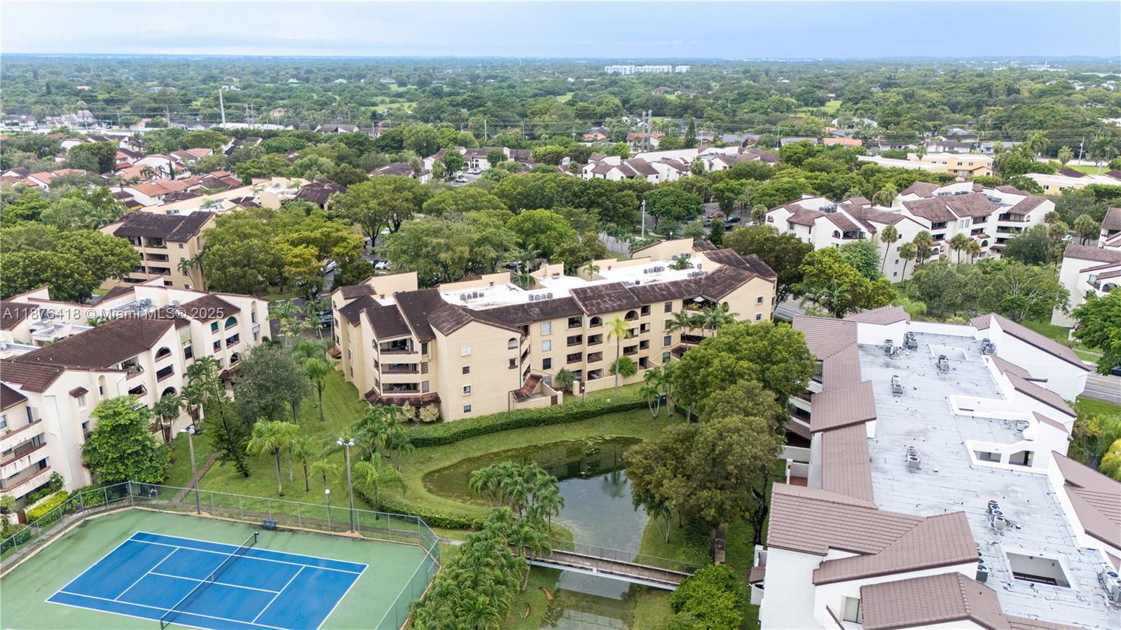 KENLAND POINTE CONDO IV - Residential