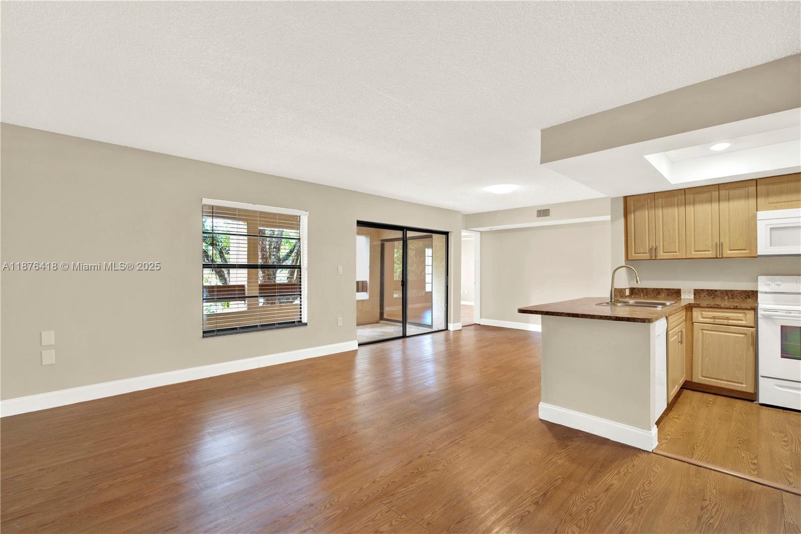 KENLAND POINTE CONDO IV - Residential