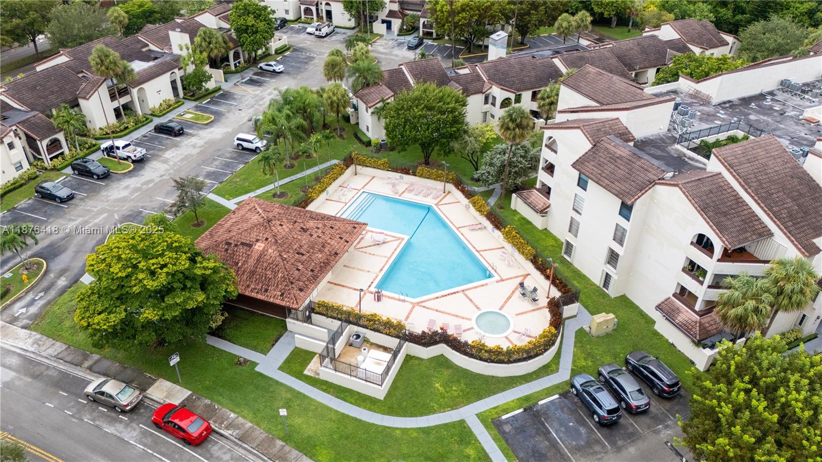 KENLAND POINTE CONDO IV - Residential