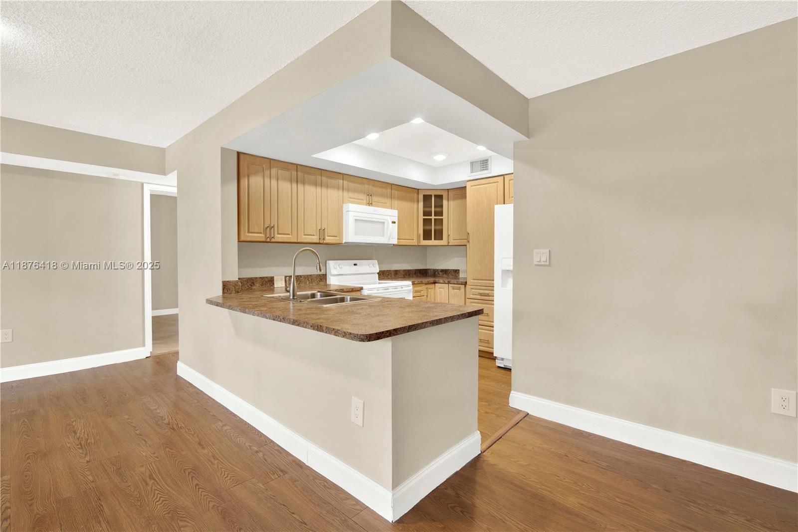 KENLAND POINTE CONDO IV - Residential