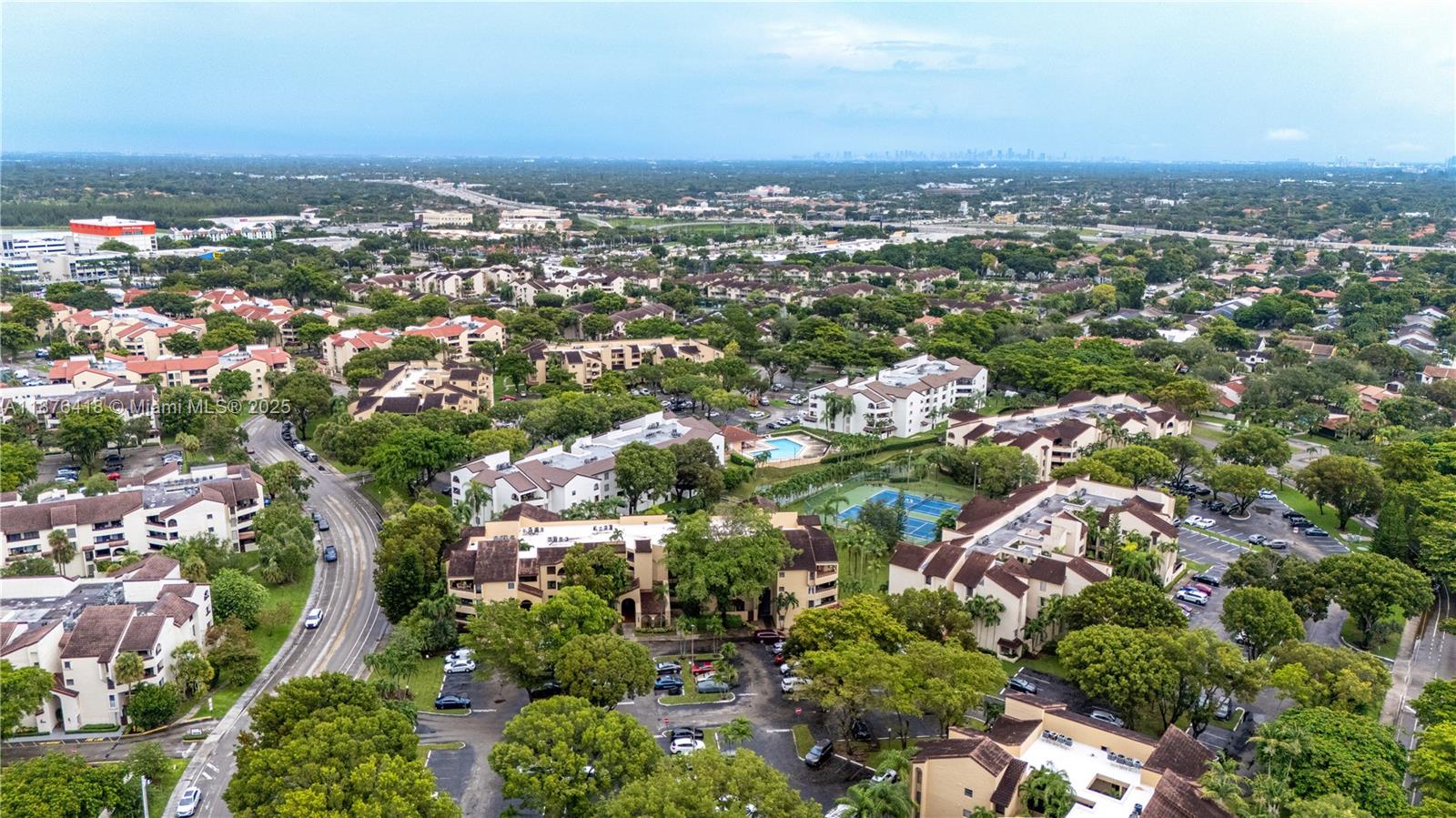 KENLAND POINTE CONDO IV - Residential