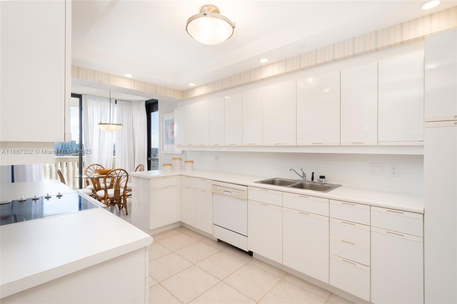 Williams Island - Residential