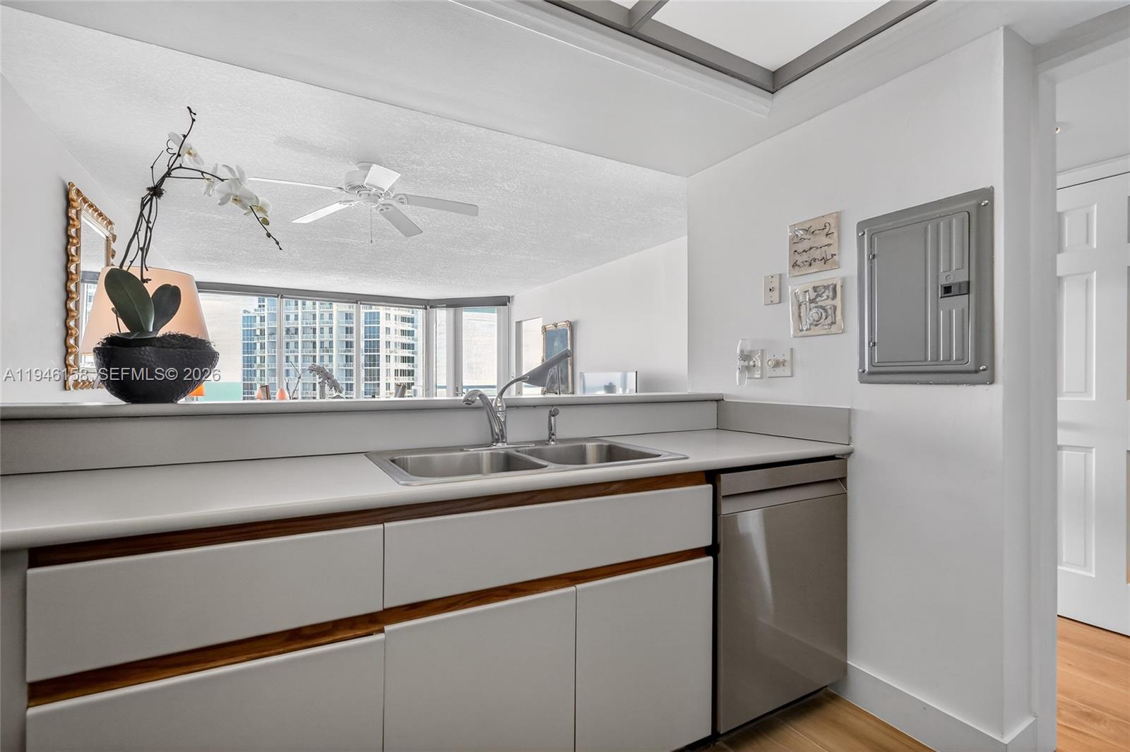 SOUTH POINTE TOWERS CONDO - Residential