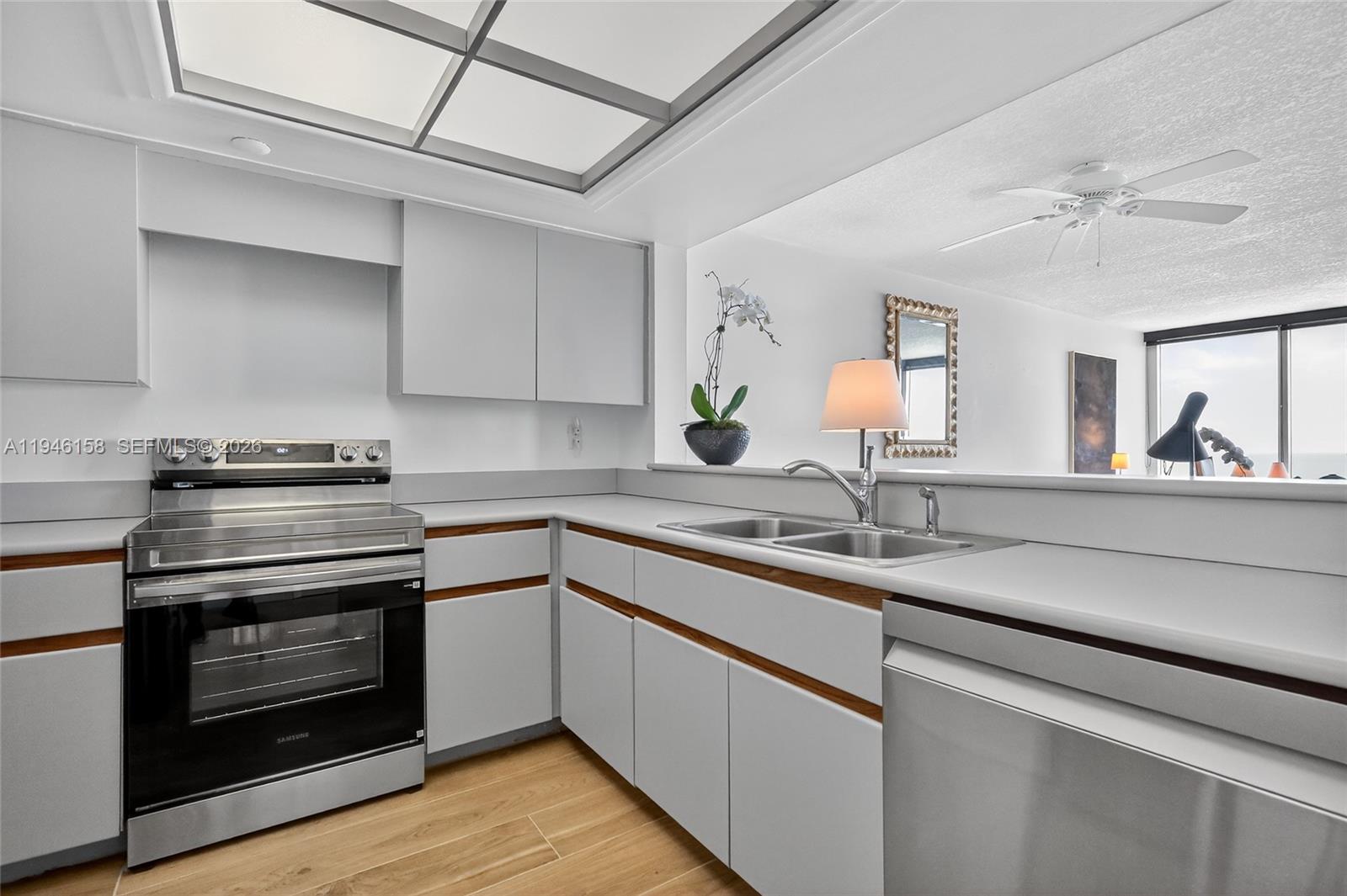 SOUTH POINTE TOWERS CONDO - Residential