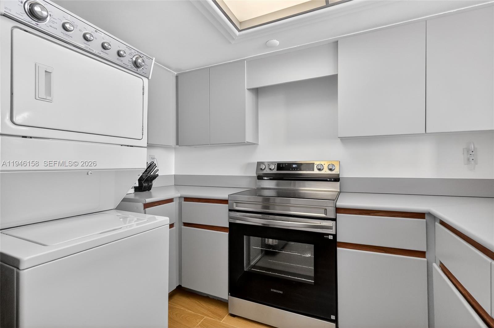 SOUTH POINTE TOWERS CONDO - Residential