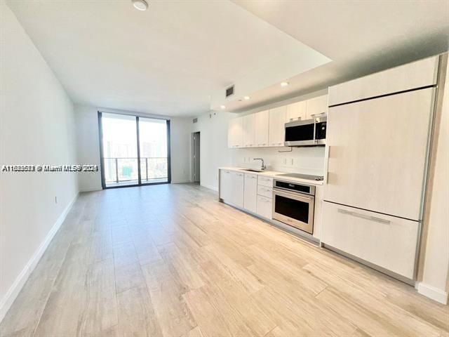 45 SW 9th St 3009