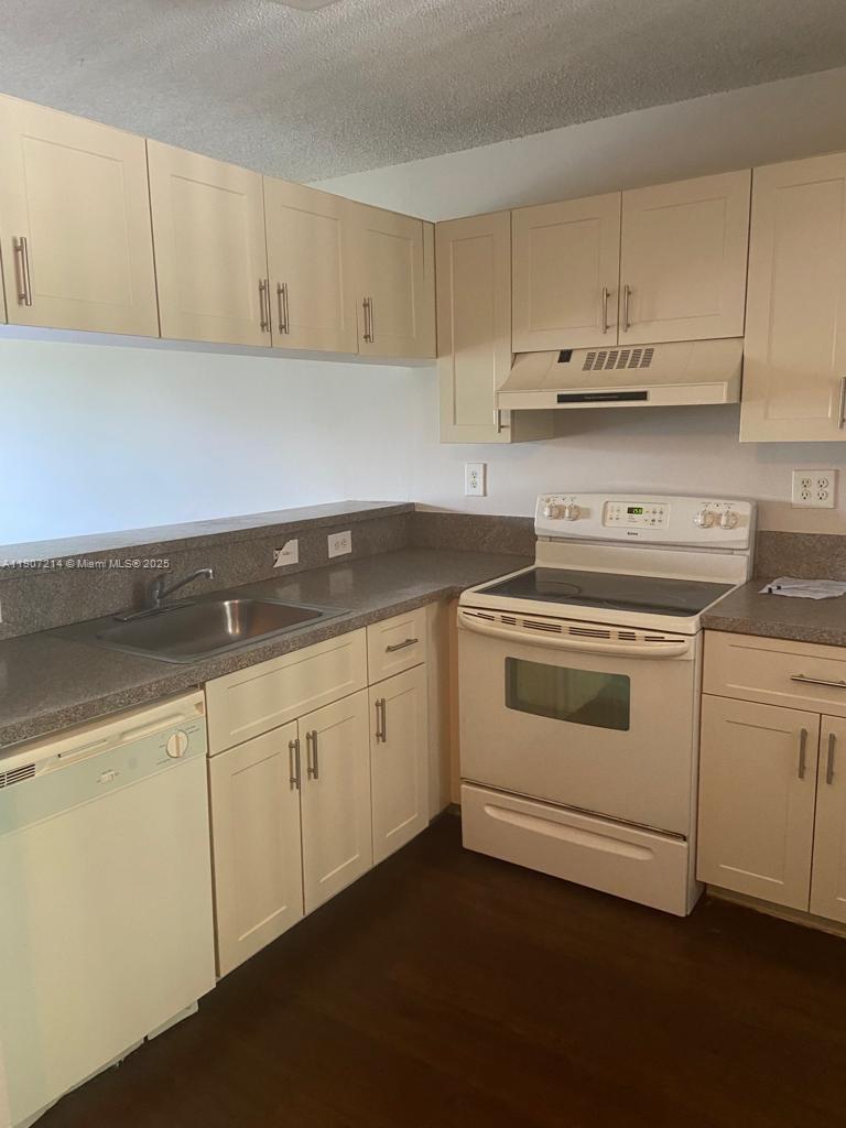 VILLAS DE VENEZIA - Residential Lease