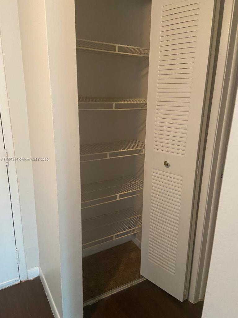 VILLAS DE VENEZIA - Residential Lease