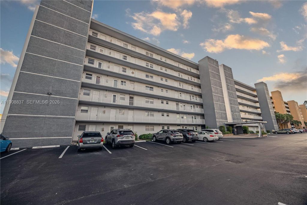 Photo of 619 NE 14th Ave #304, Hallandale Beach, FL 33009 (MLS # A11908837)